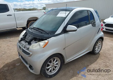 2013 Smart Fortwo Passion z USA, uszkodzony, nr VIN WMEEJ3BA0DK681718